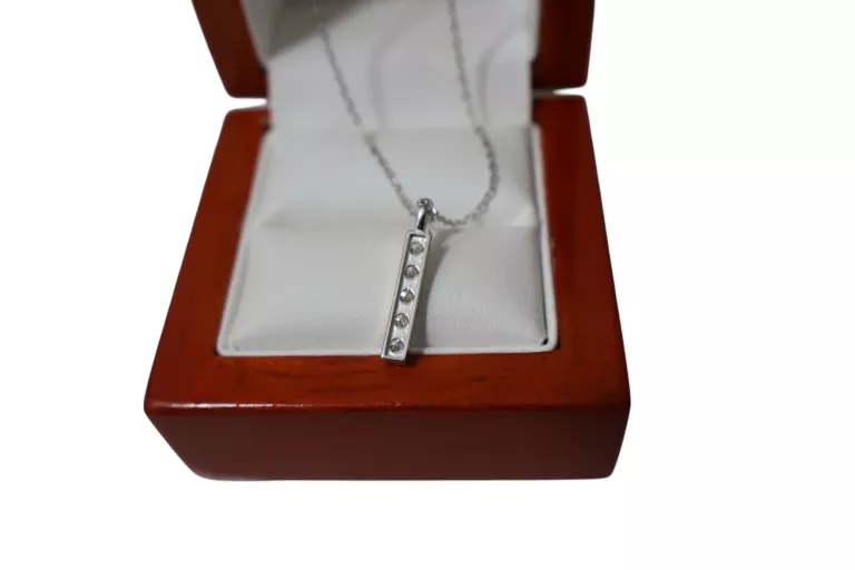 PIĘKNY SREBRNY ŁAŃCUSZEK Z ZAWIESZKĄ 925 1,58G