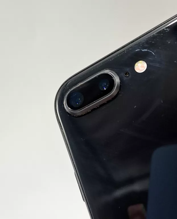 TELEFON IPHONE 8 PLUS 64GB KOND. BAT. 77%