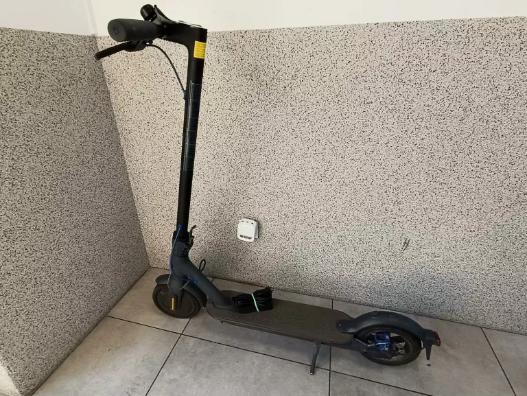 HULAJNOGA ELEKTRYCZNA XIAOMI MI ELECTRIC SCOOTER 3 600 W + ŁADOWARKA