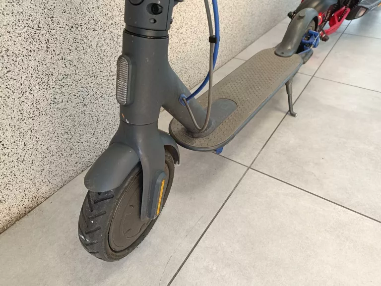 HULAJNOGA ELEKTRYCZNA XIAOMI MI ELECTRIC SCOOTER 3 600 W + ŁADOWARKA