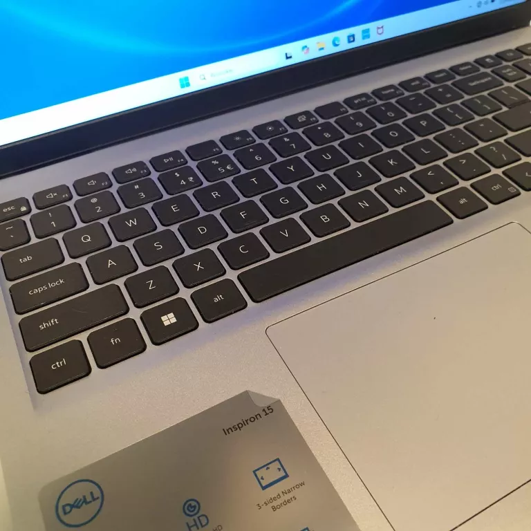 LAPTOP DELL INSPIRON 15 3520 15,6 " INTEL CORE I5 16 GB / 512 GB WIN 11