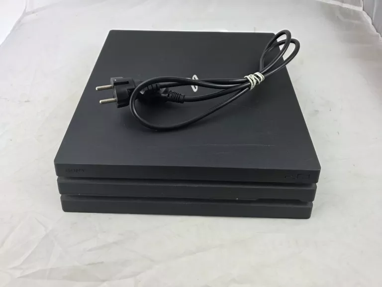 KONSOLA PLAYSTATION 4