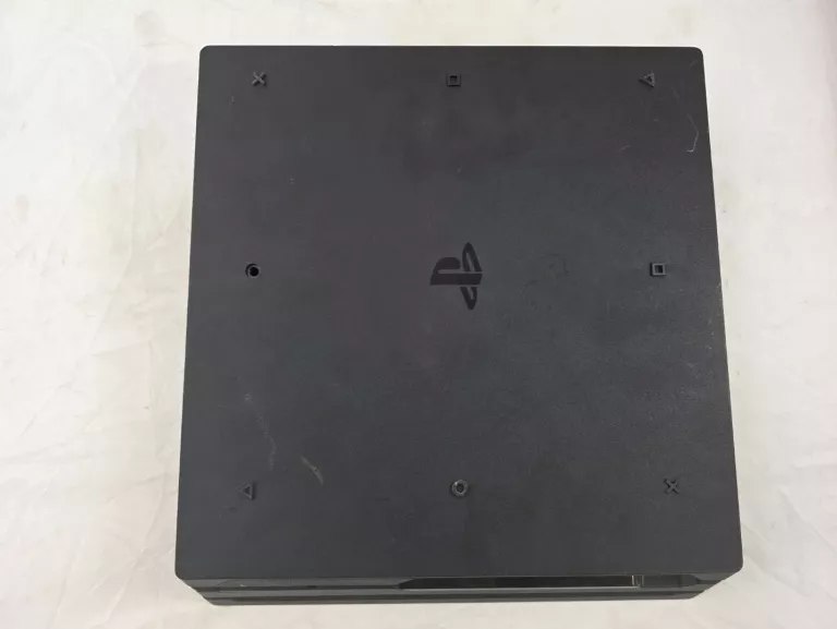 KONSOLA PLAYSTATION 4