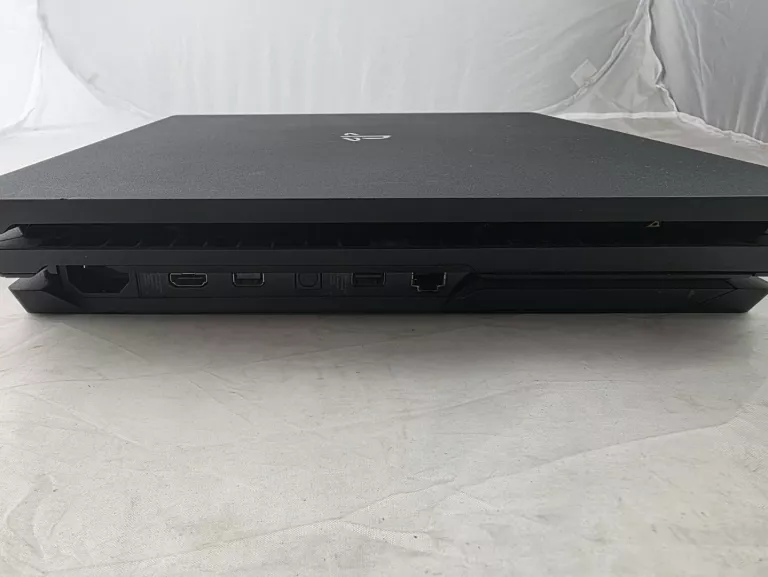 KONSOLA PLAYSTATION 4