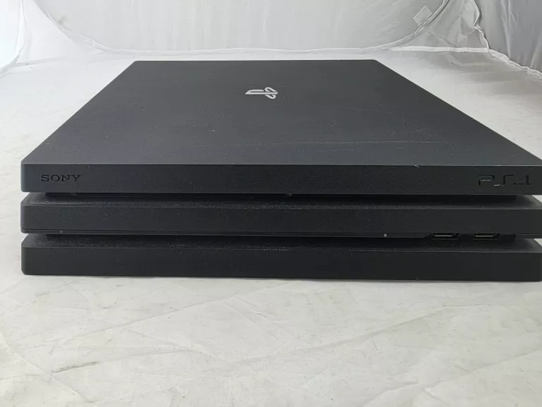 KONSOLA PLAYSTATION 4