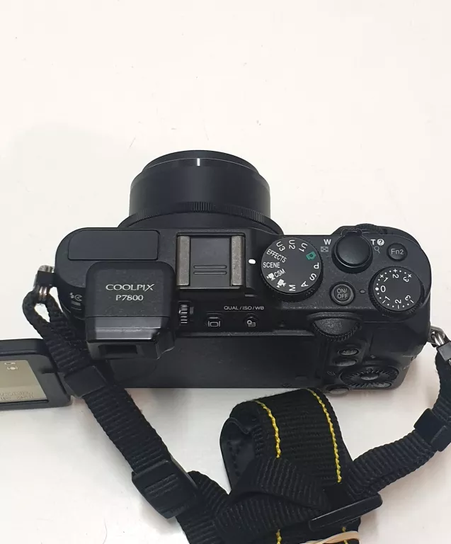 NIKON COLPIX P7800