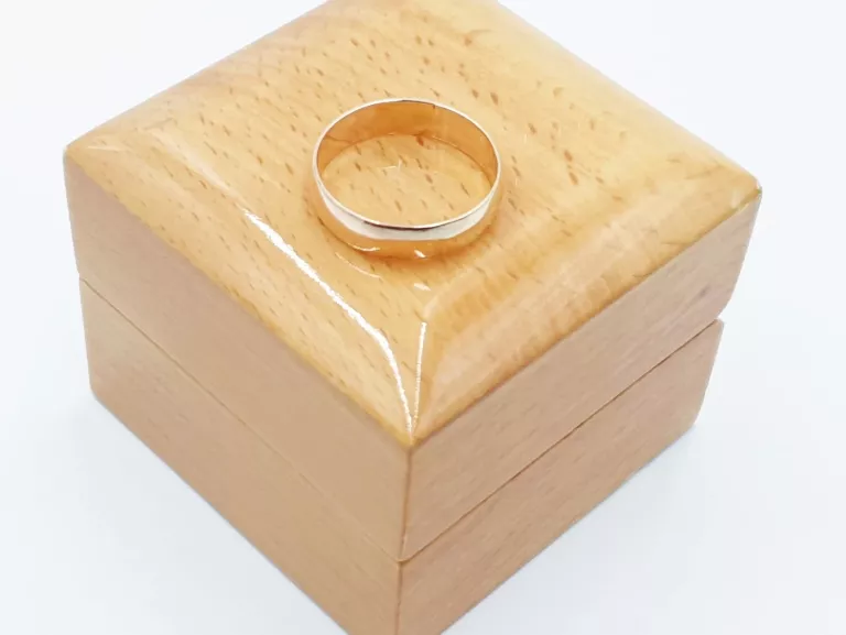 ZŁOTA OBRĄCZKA R:23 3,84 G [585]