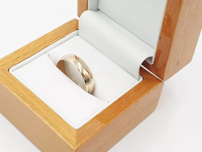 ZŁOTA OBRĄCZKA R:23 3,84 G [585]