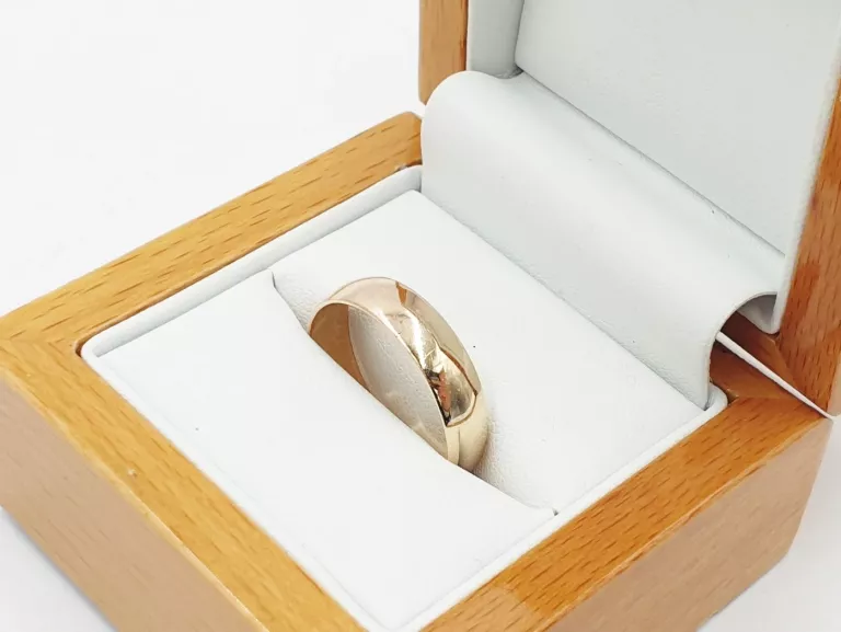 ZŁOTA OBRĄCZKA R:23 3,84 G [585]