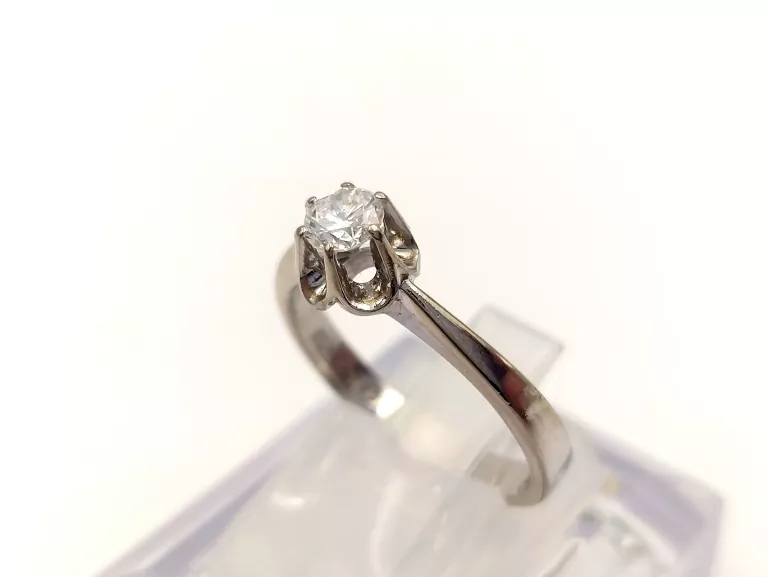 ZŁOTY PIERŚCIONEK Z DIAMENTEM 750 0,30CT 4,23 G R 17