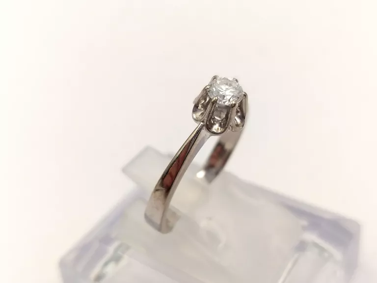 ZŁOTY PIERŚCIONEK Z DIAMENTEM 750 0,30CT 4,23 G R 17