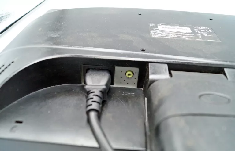 monitor-19-lcd-hyundai-x93w-1440-x-900-vga-przekatna-ekranu-cale-1900