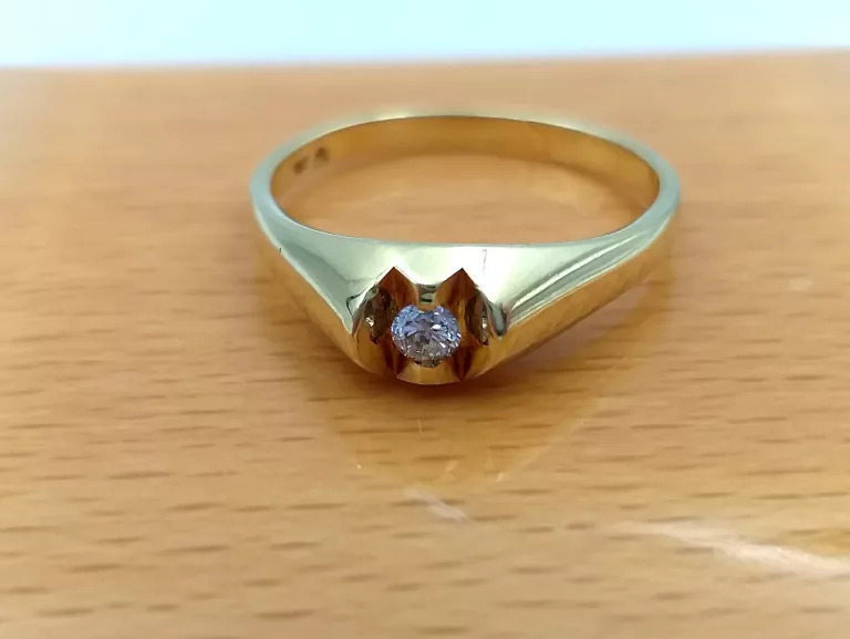 ZŁOTY PIERŚCIONEK Z DIAMENTEM 585 3,39 G 0,06CT R 12