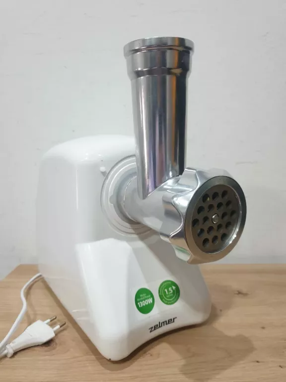 maszynka-do-mielenia-miesa-zelmer-zmm2854b-zalaczone-wyposazenie-lejek-do-kielbas