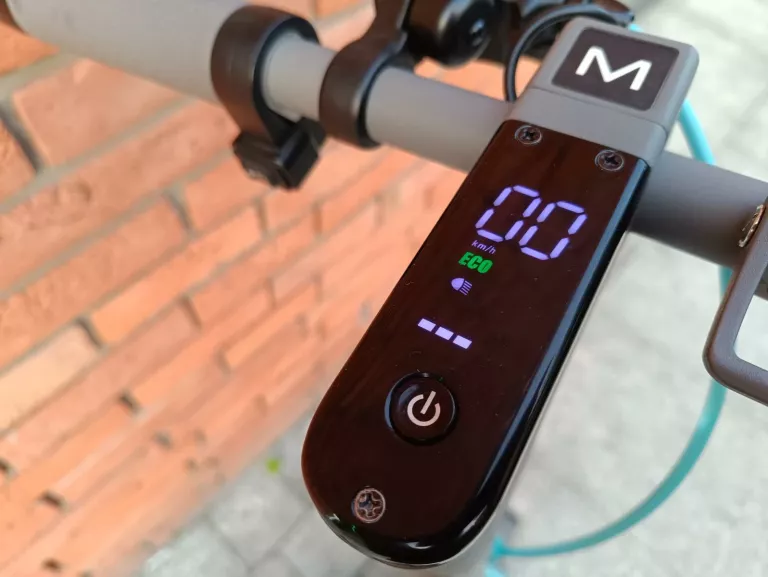 HULAJNOGA MOTUS SCOOTY 10 350W ZASIĘG 60KM BATERIA 15AH MAX 20KM/H