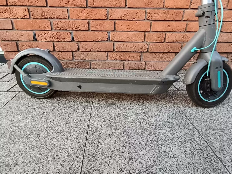 HULAJNOGA MOTUS SCOOTY 10 350W ZASIĘG 60KM BATERIA 15AH MAX 20KM/H