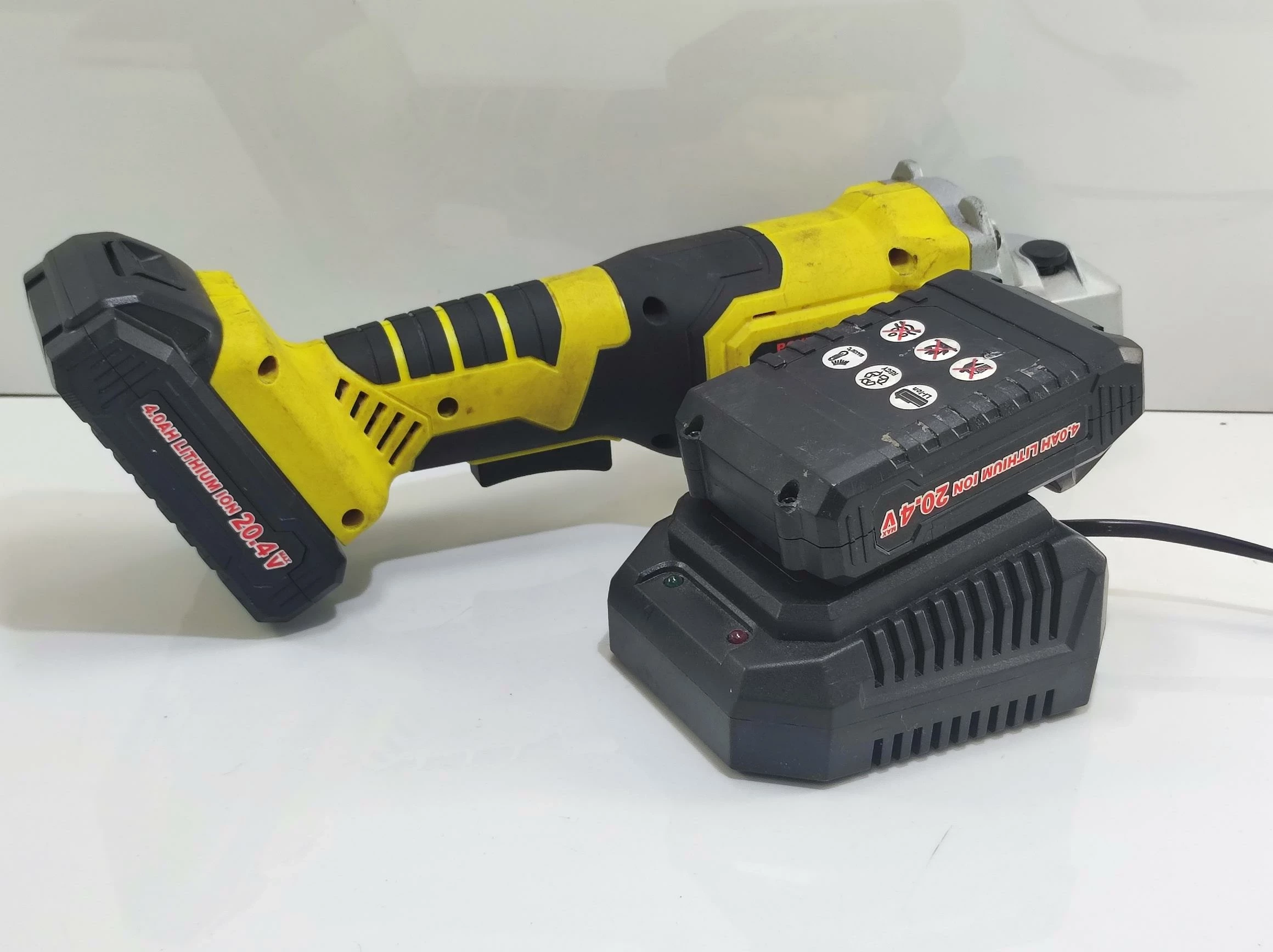 szlifierka-katowa-akumulatorowa-boxer-komplet-maksymalna-moc-86000