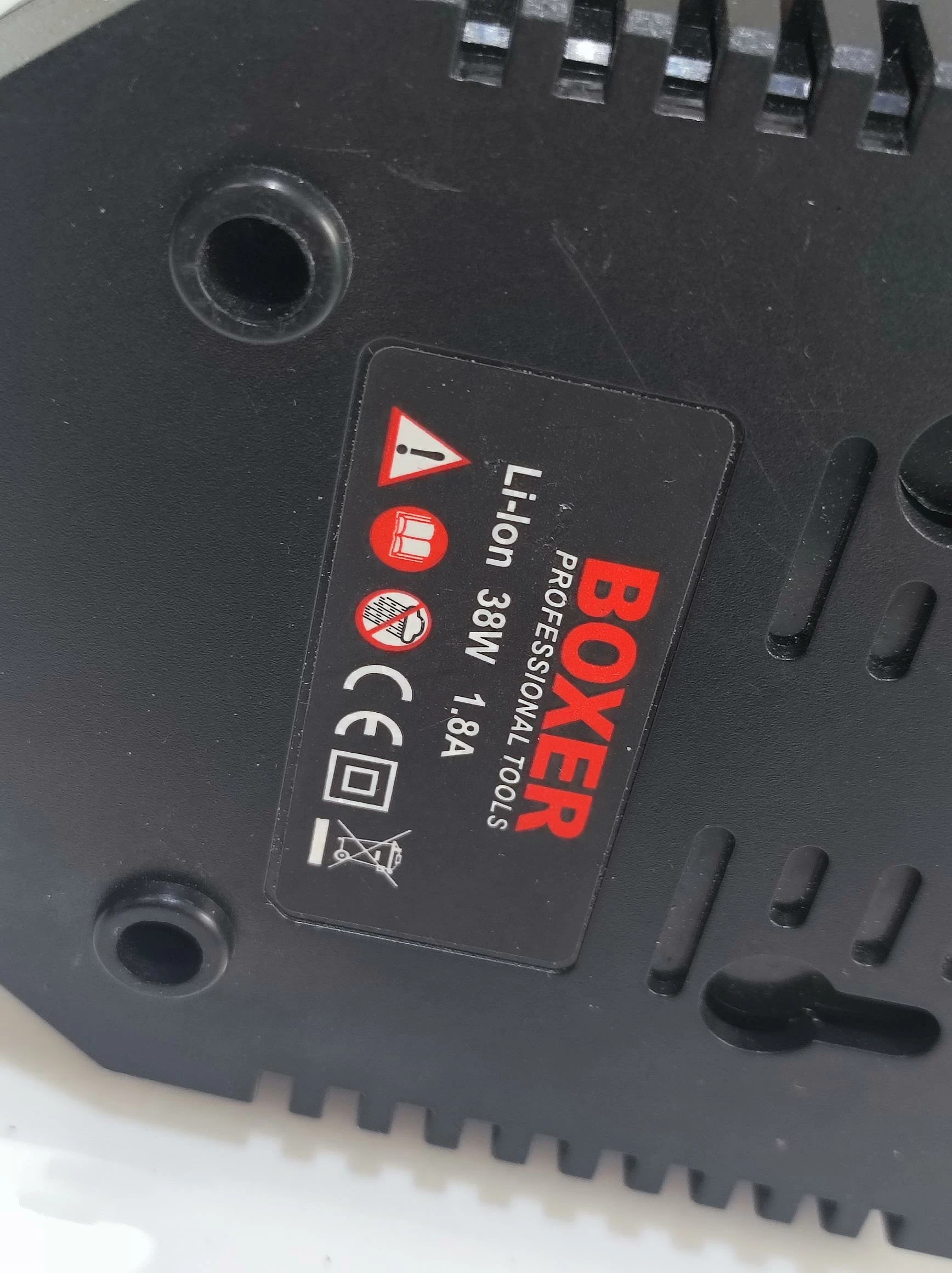 szlifierka-katowa-akumulatorowa-boxer-komplet-srednica-tarczy-12500