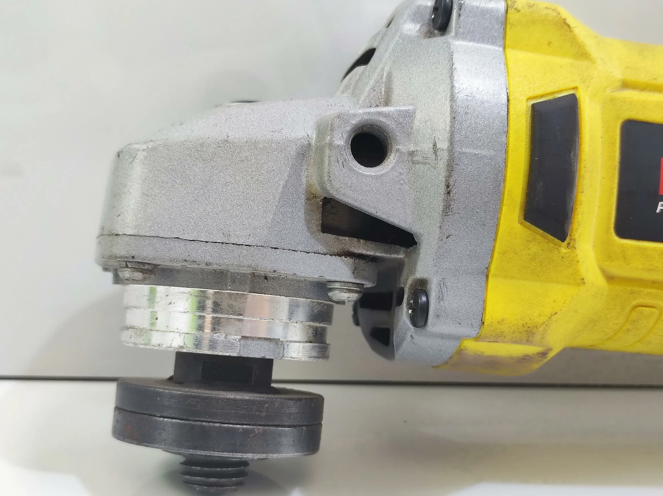 szlifierka-katowa-akumulatorowa-boxer-komplet-rodzaj-zasilania-128529-1