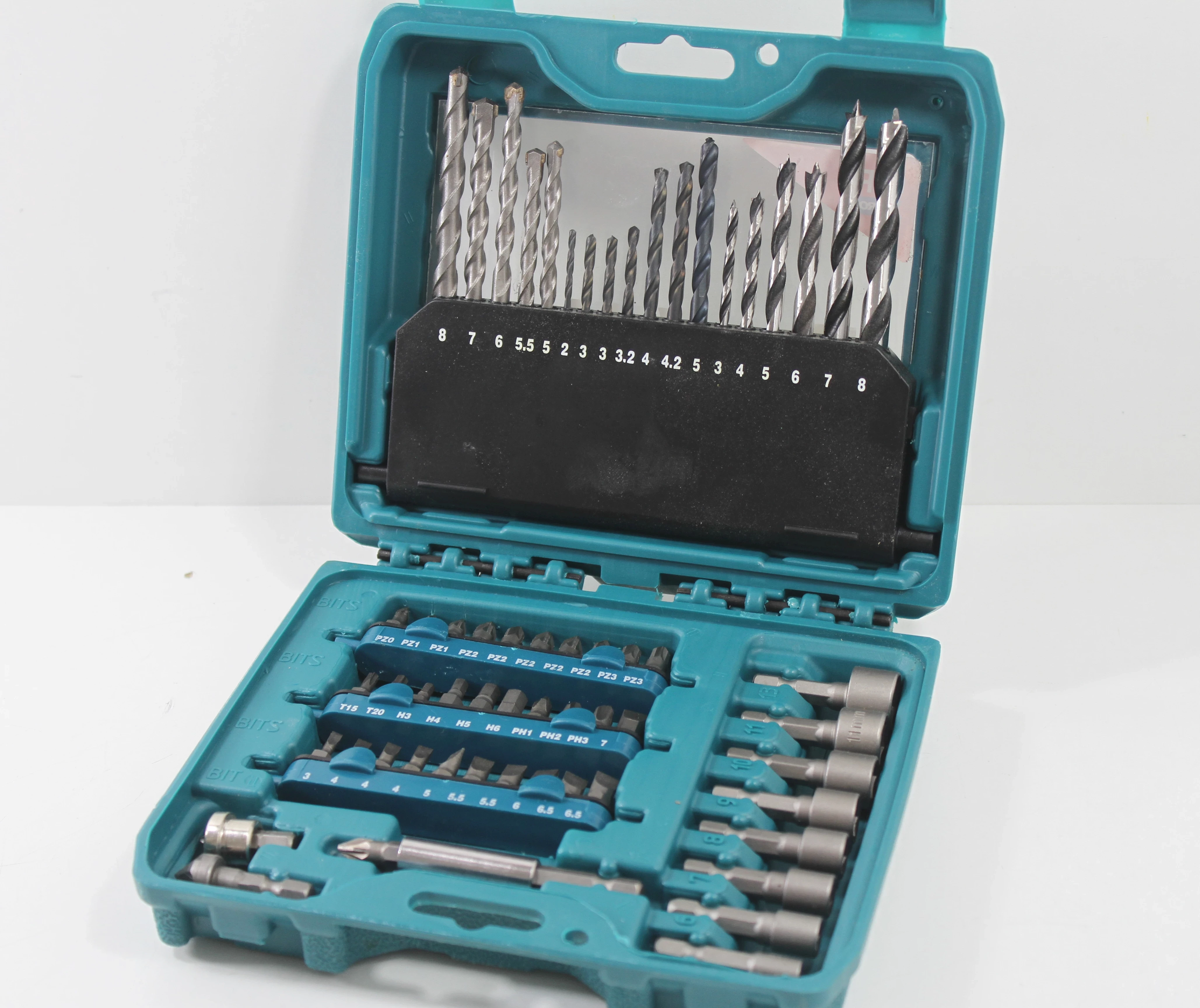 zestaw-akcesoriow-makita-60-elementow-stan-11323-2