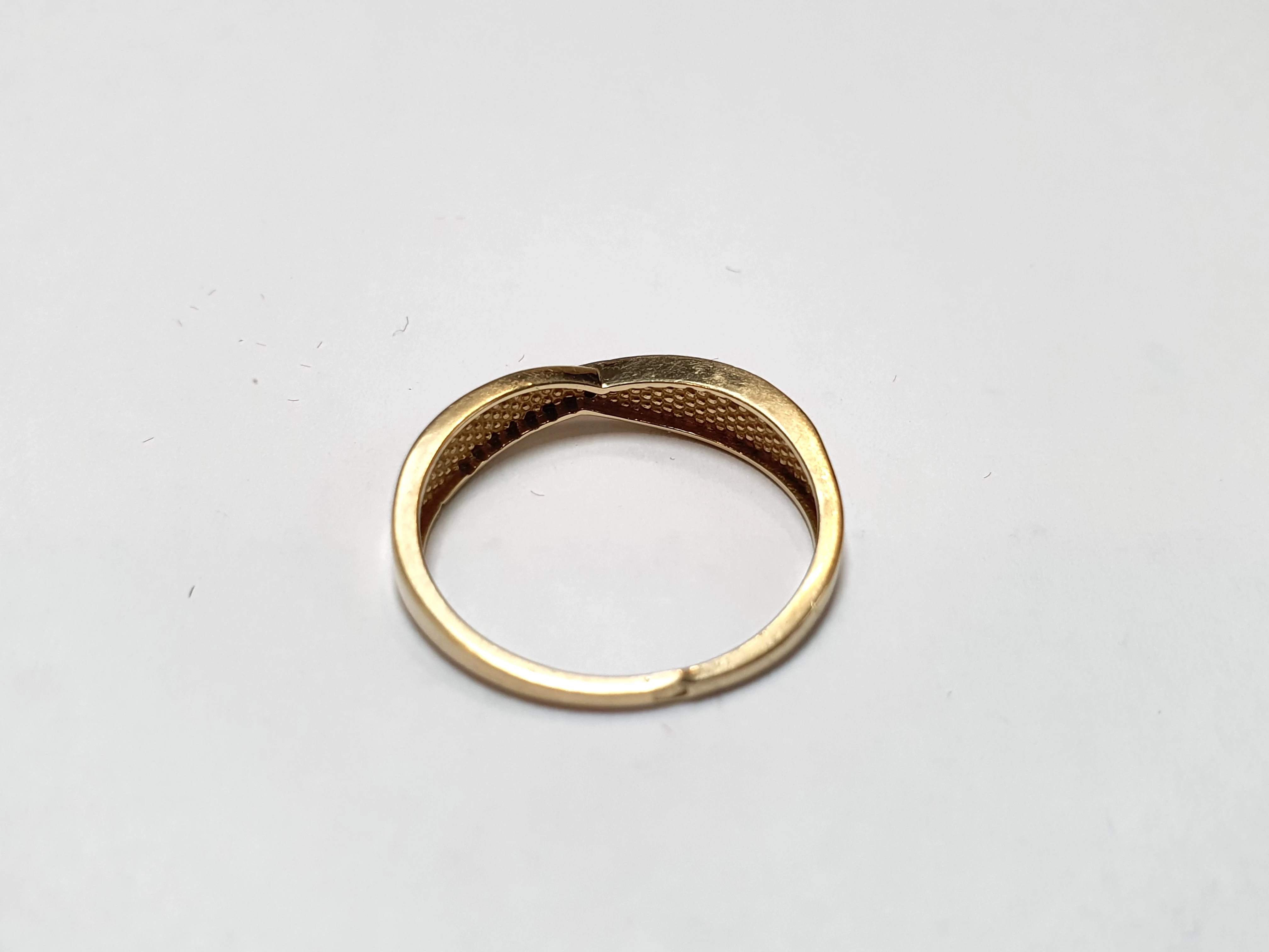 zloty-pierscionek-14k-585-r-17-226g-od-loombard-rozmiarsrednica-wew-mm-372-17