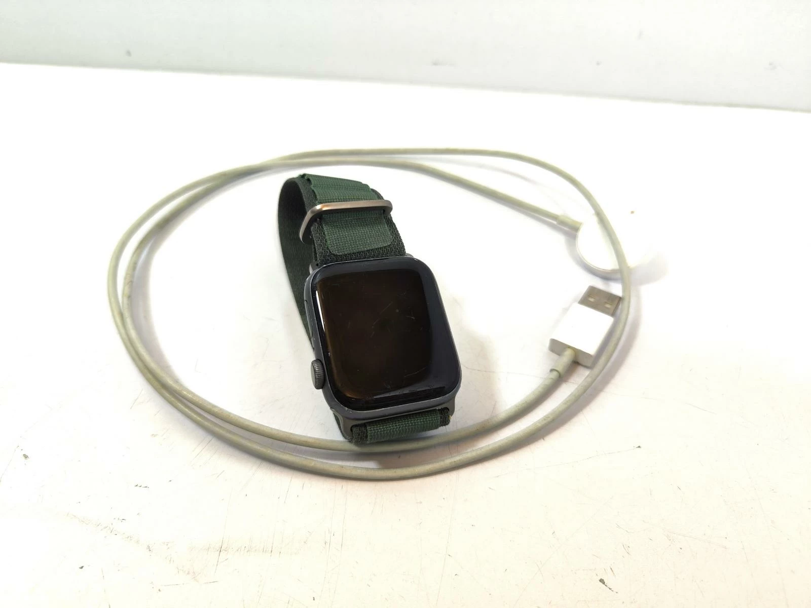 apple-watch-series-4-44m-lad-kolor-249512-1647420