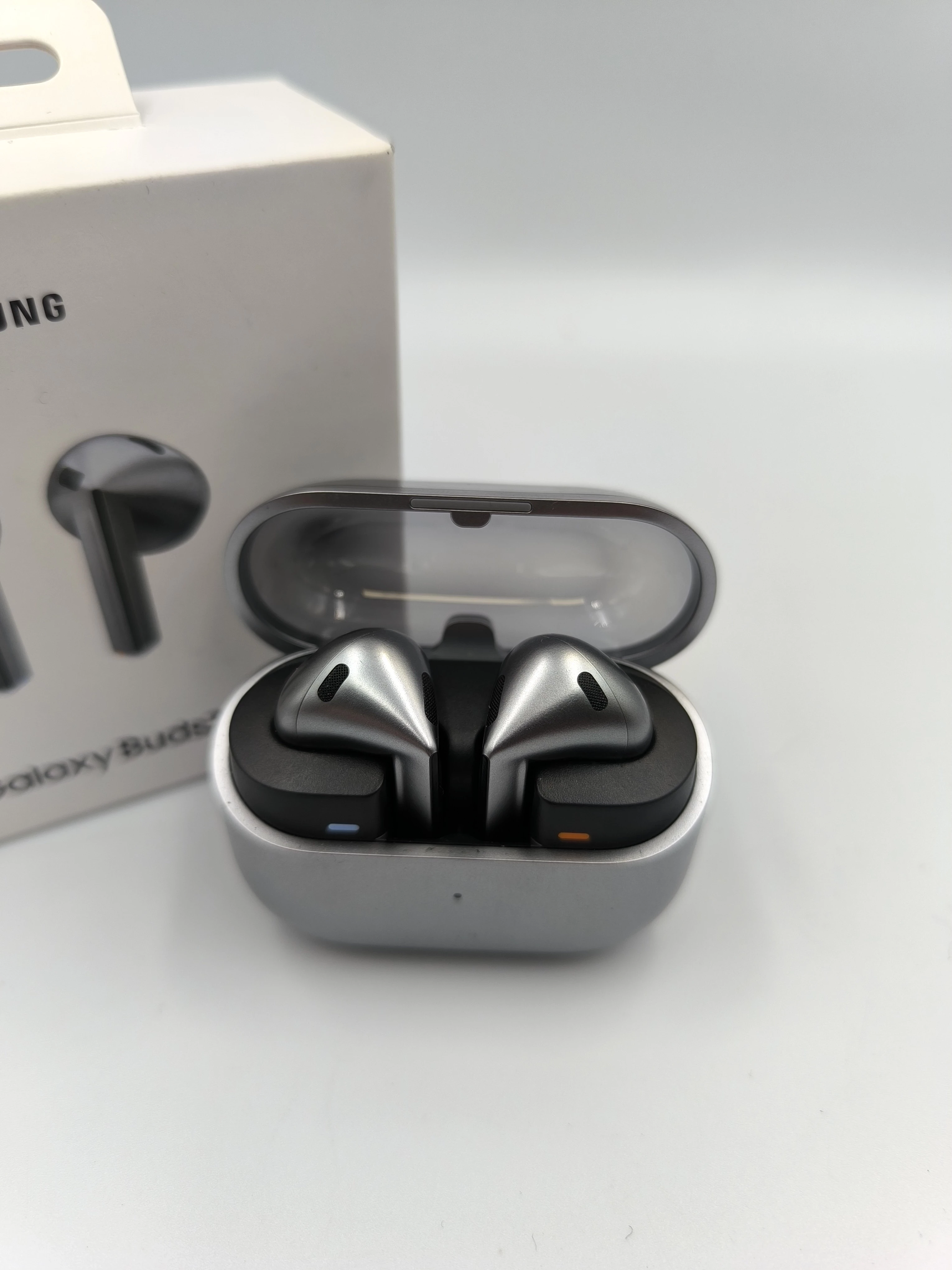 sluchawki-samsung-galaxy-buds3-silver-ean-gtin-8806095645896