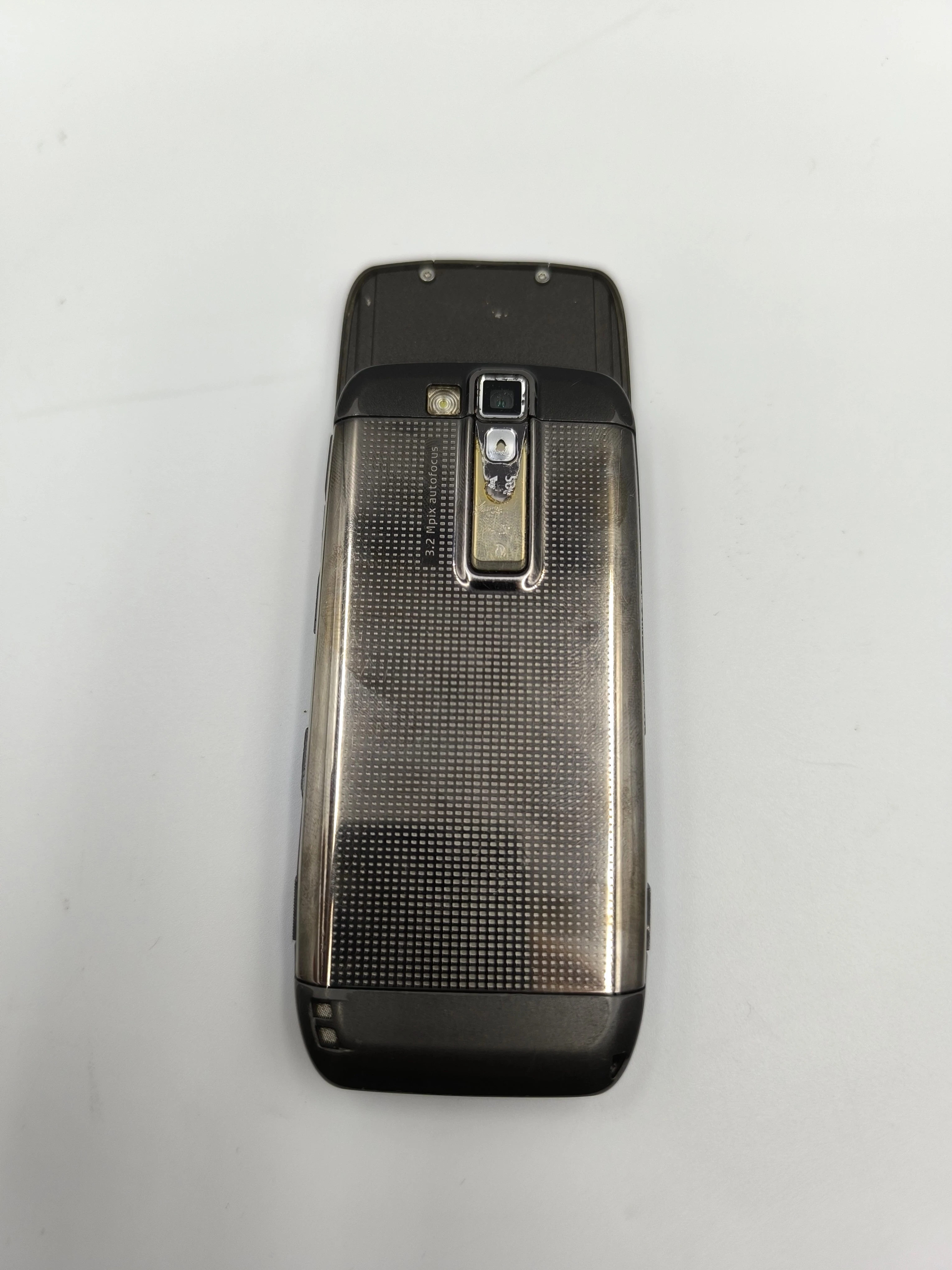 telefon-nokia-e66-rozsuwana-z-ladowarka-przekatna-ekranu-240