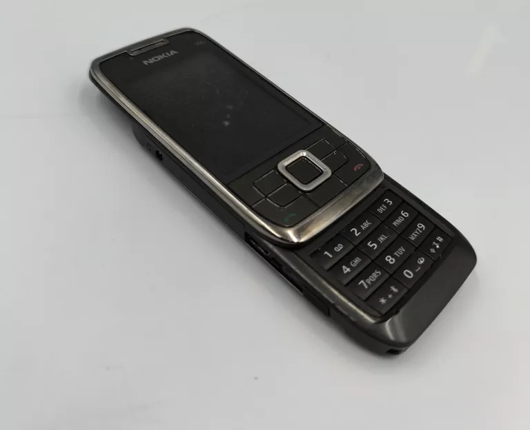 telefon-nokia-e66-rozsuwana-z-ladowarka-stan-11323-2
