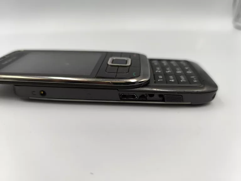 telefon-nokia-e66-rozsuwana-z-ladowarka-kod-producenta-002h723