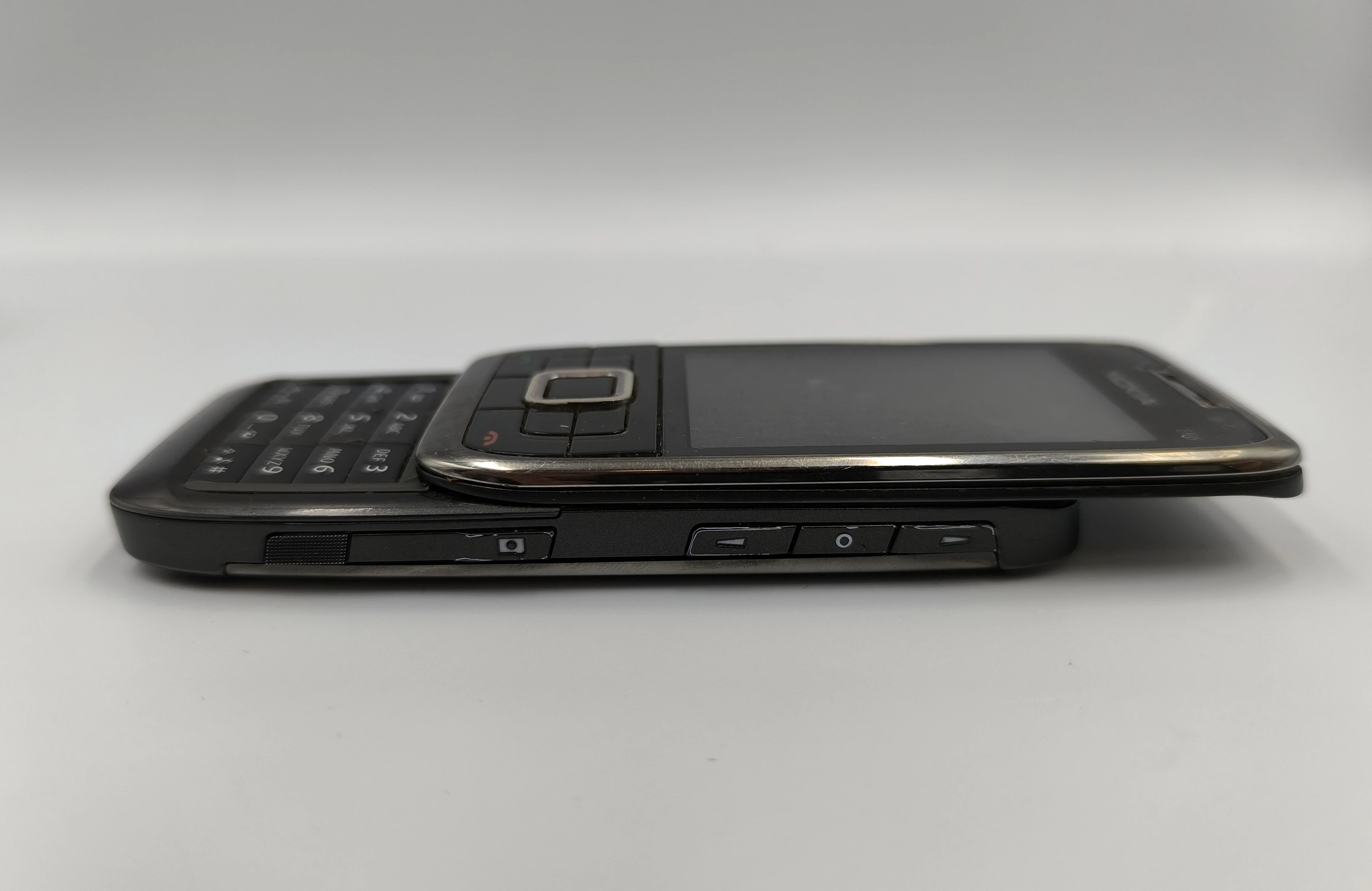 telefon-nokia-e66-rozsuwana-z-ladowarka-typ-202685-212933
