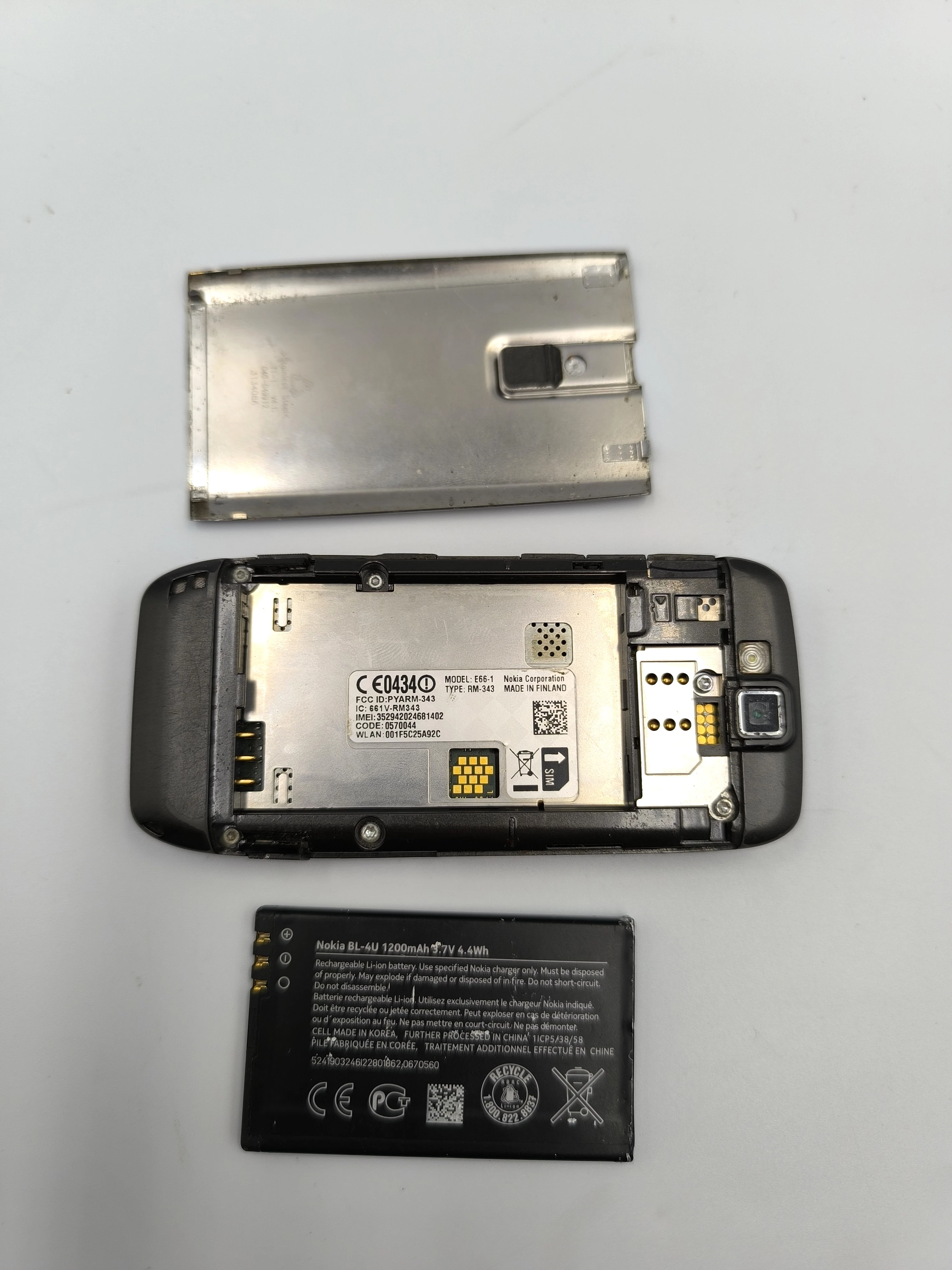 telefon-nokia-e66-rozsuwana-z-ladowarka-wbudowana-pamiec-202869-214229