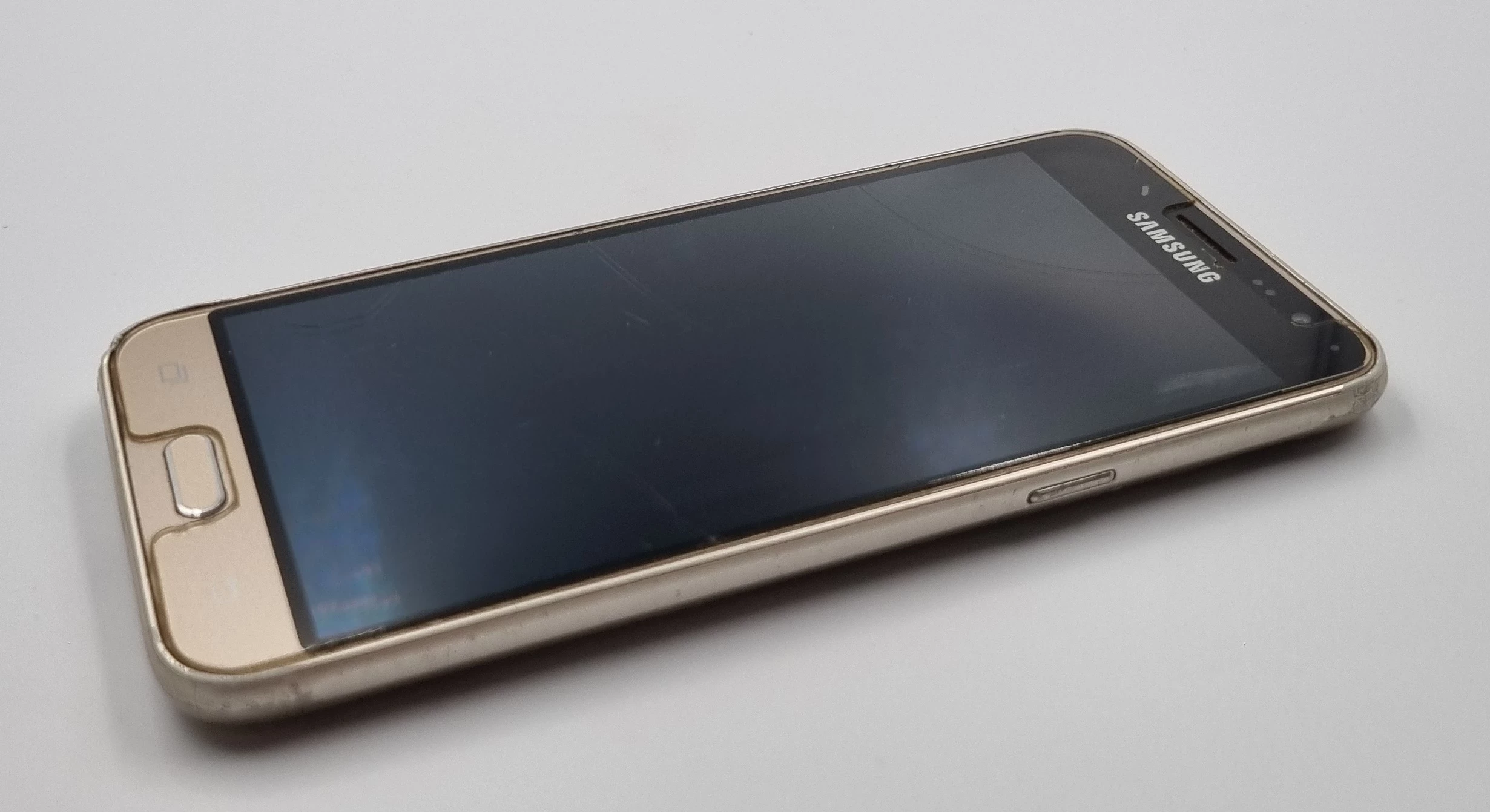 telefon-samsung-galaxy-j3-stan-11323-2