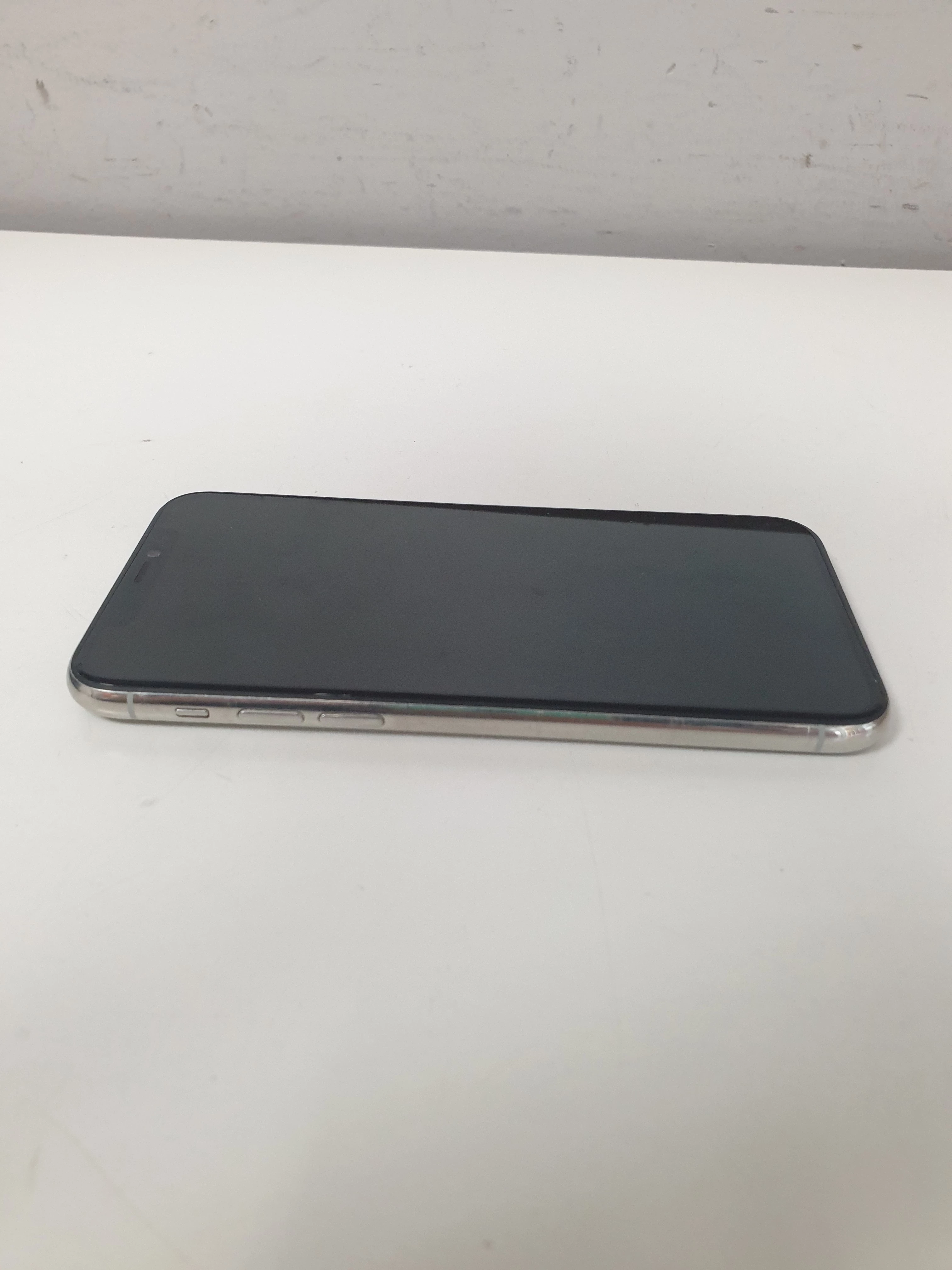 telefon-iphone-11-pro-265-gb-kondycja73-opis-nie-wlacza-sie-pamiec-ram-202865-214121