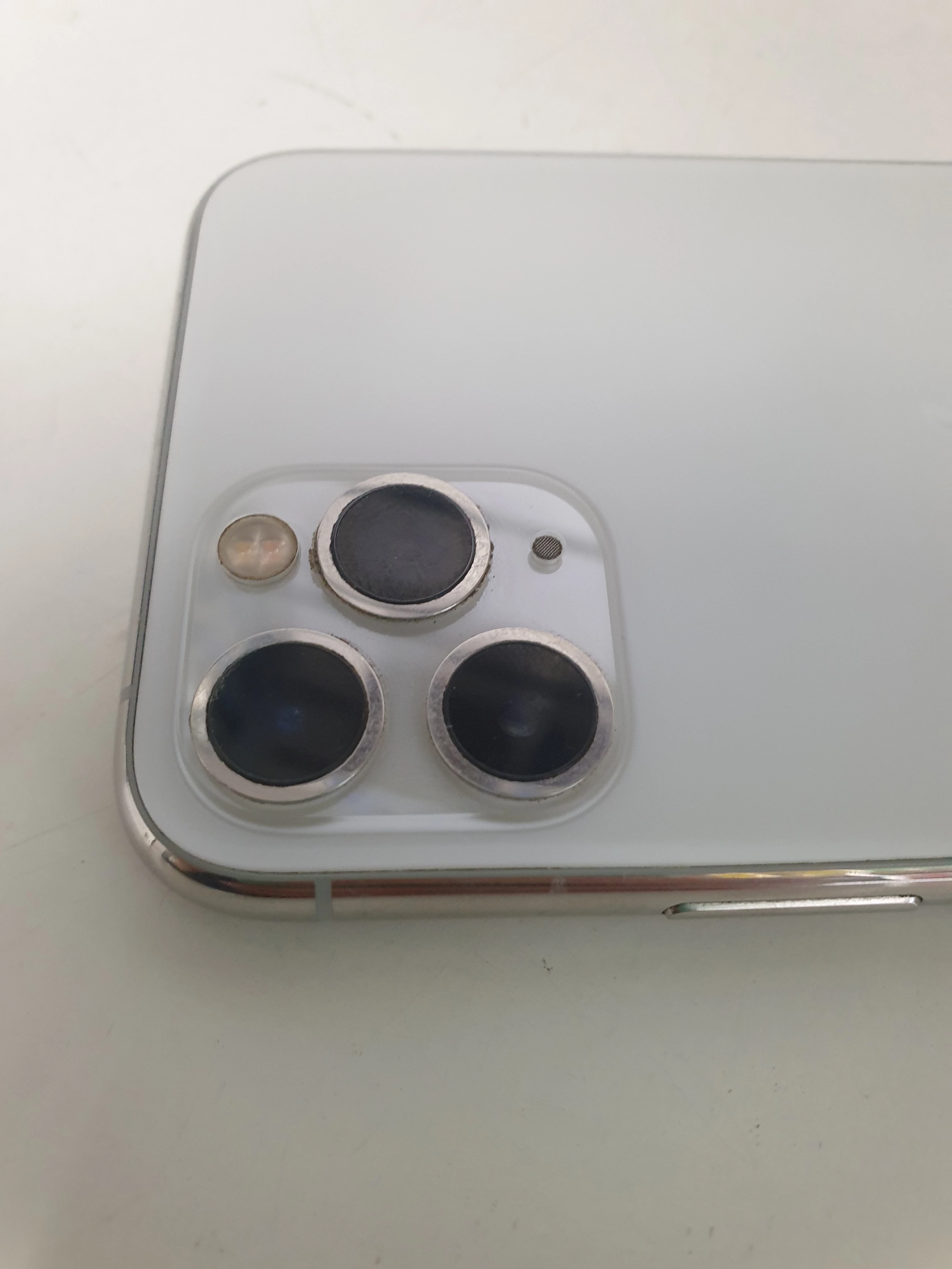 telefon-iphone-11-pro-265-gb-kondycja73-opis-nie-wlacza-sie-wbudowana-pamiec-202869-214185