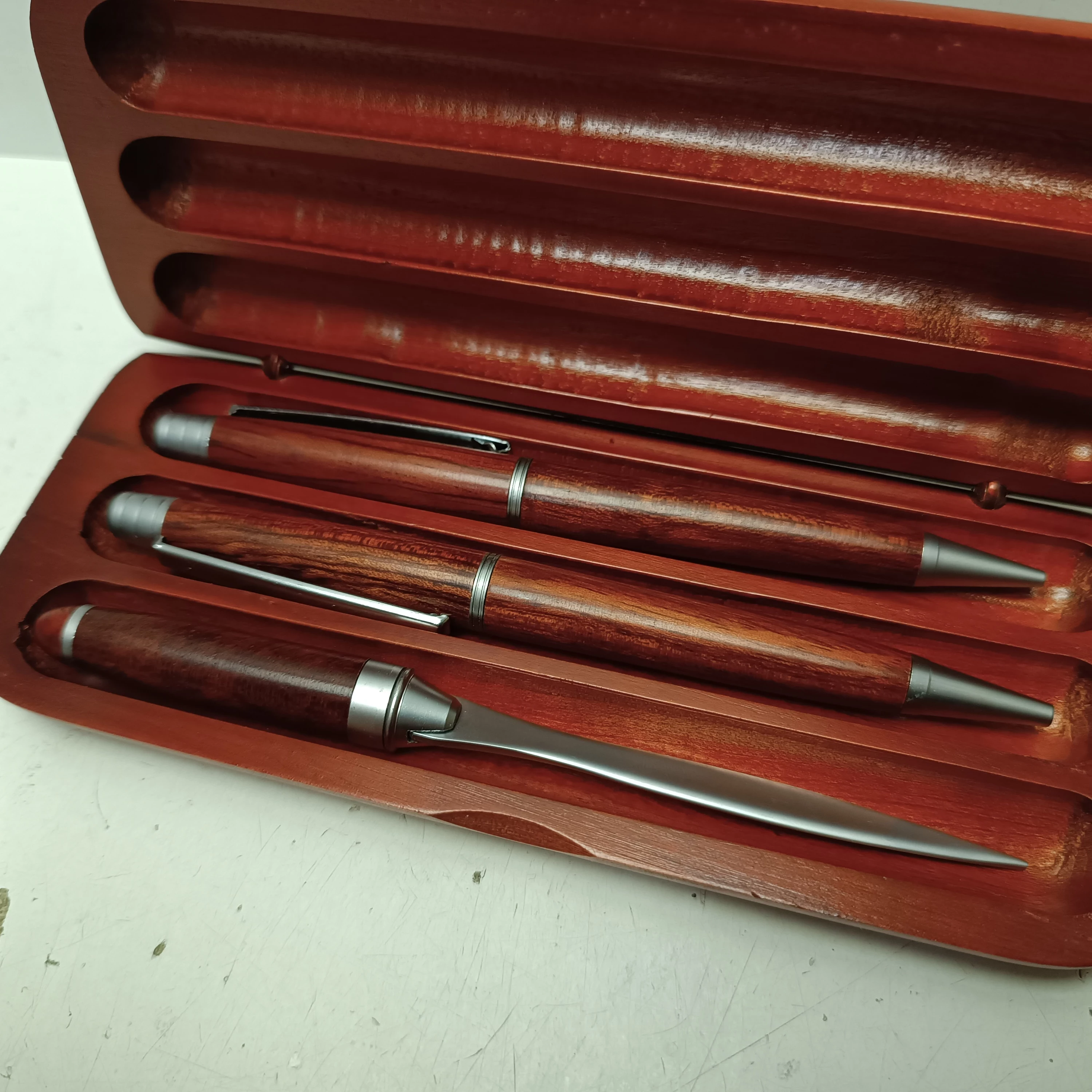 zestaw-dlugopisolowek-nozyk-do-kopert-osiedle-teatralne-3u15-krakow