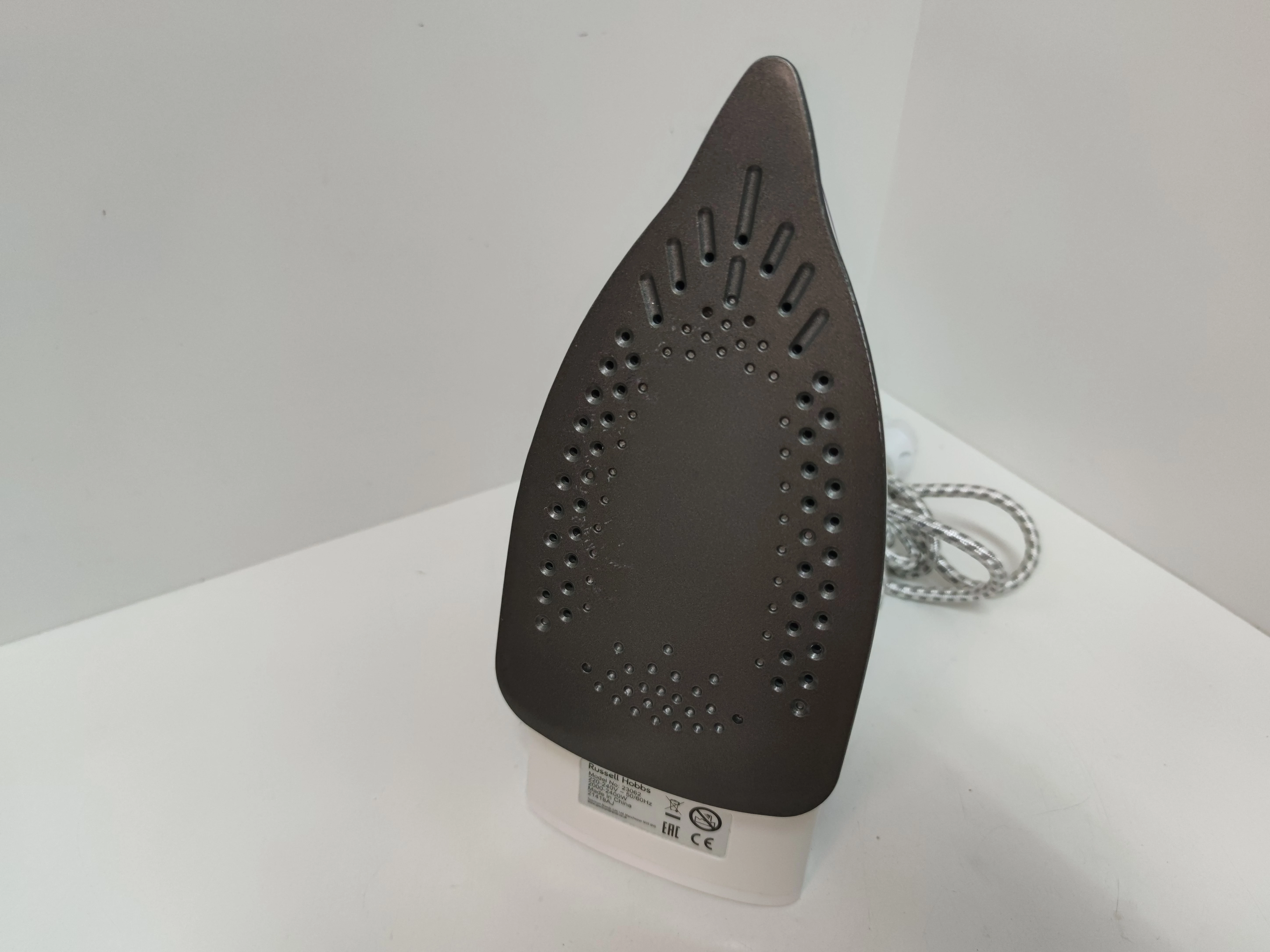 zelazko-russell-hobbs-23062-stan-11323-2