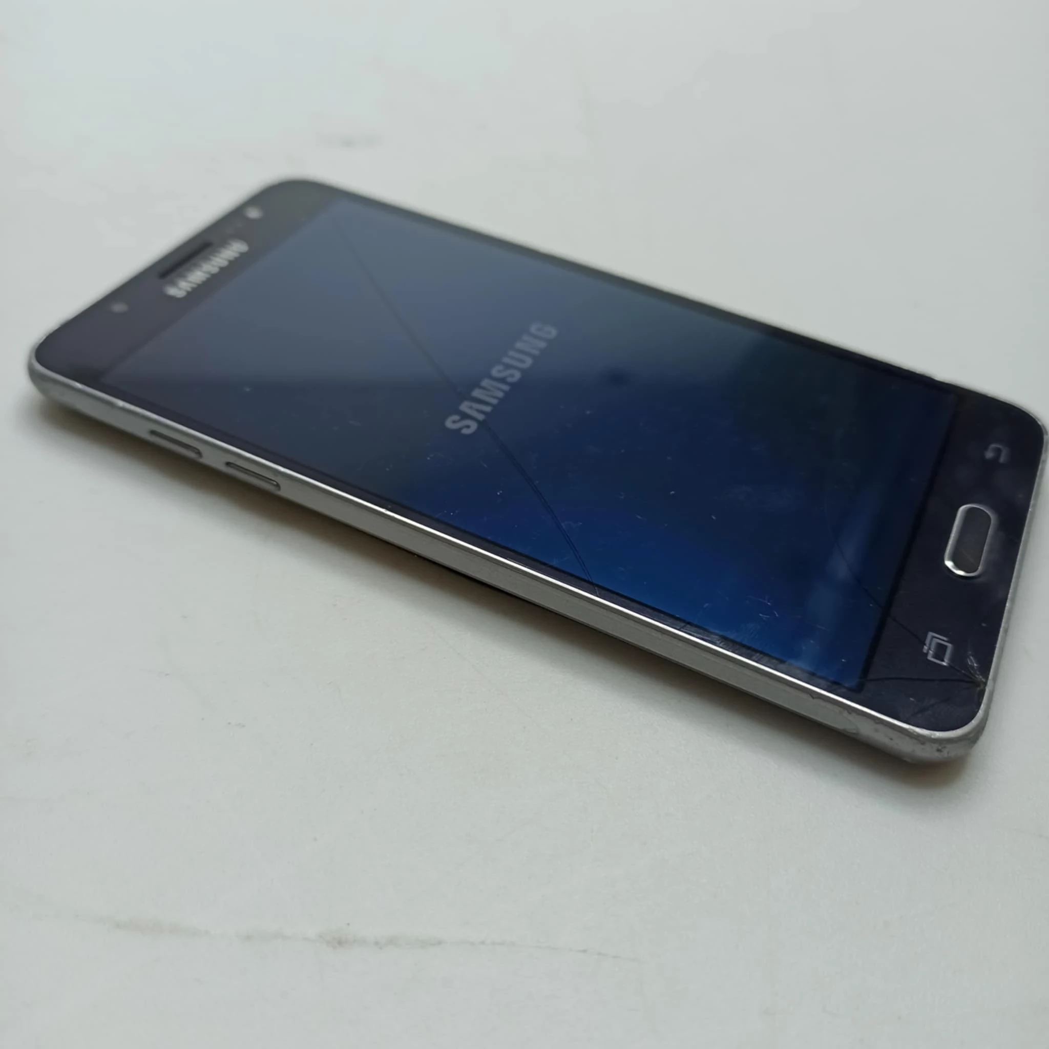 telefon-galaxy-j-5-wbudowana-pamiec-202869-214205