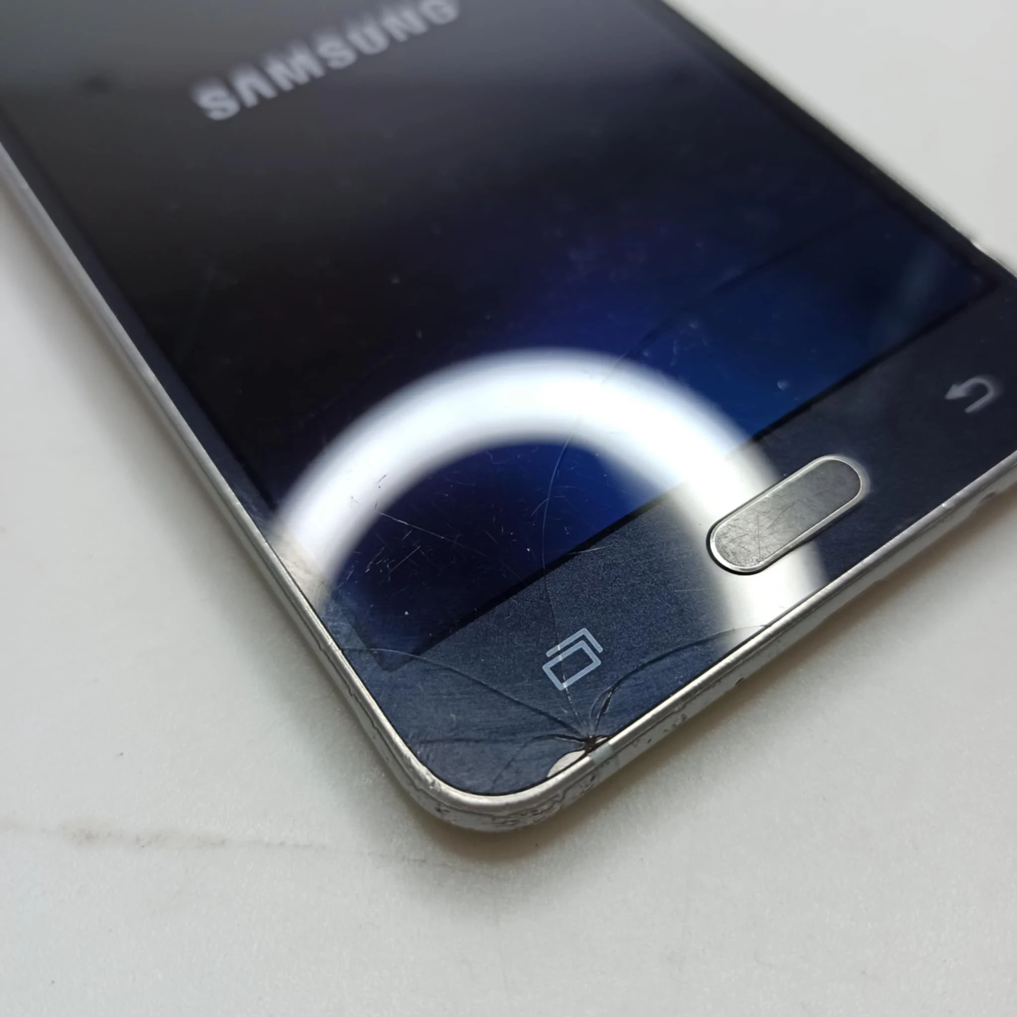 telefon-galaxy-j-5-ean-gtin-8806086951715