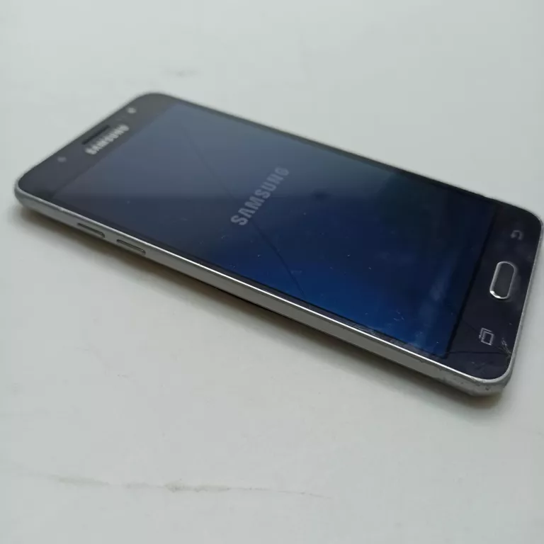 telefon-galaxy-j-5-wbudowana-pamiec-202869-214205