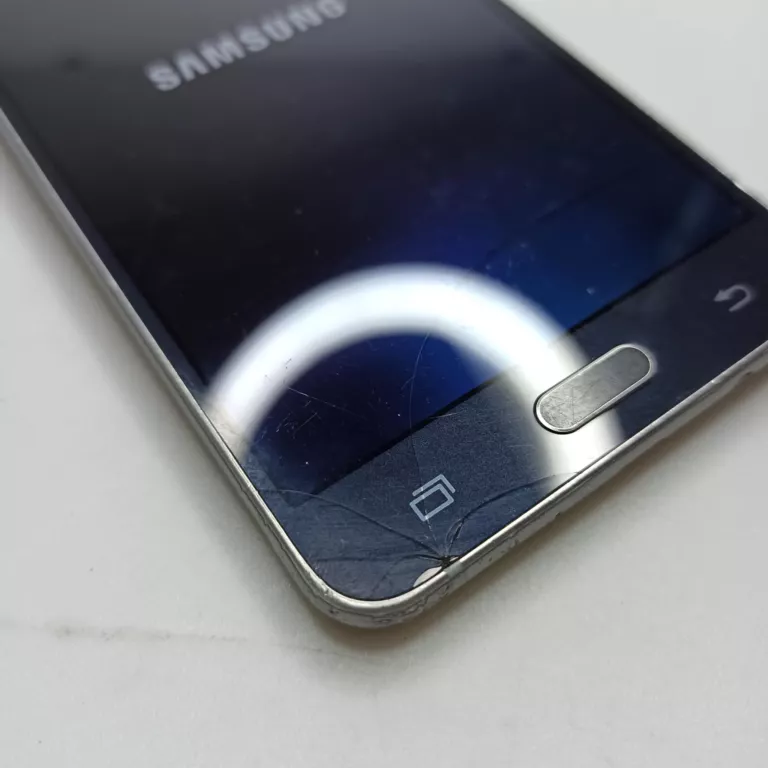 telefon-galaxy-j-5-ean-gtin-8806086951715