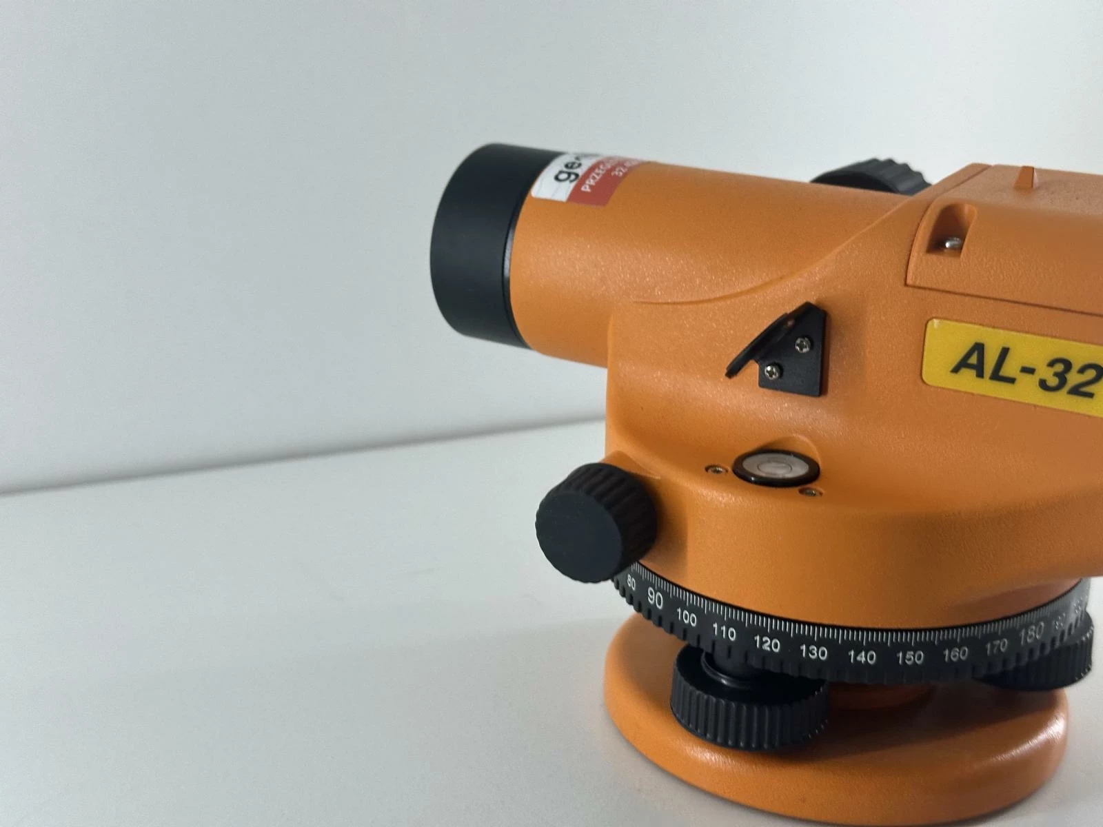 niwelator-optyczny-geoline-al-32-120-m-ip54-walizka-rodzaj-niwelatora-18732-8