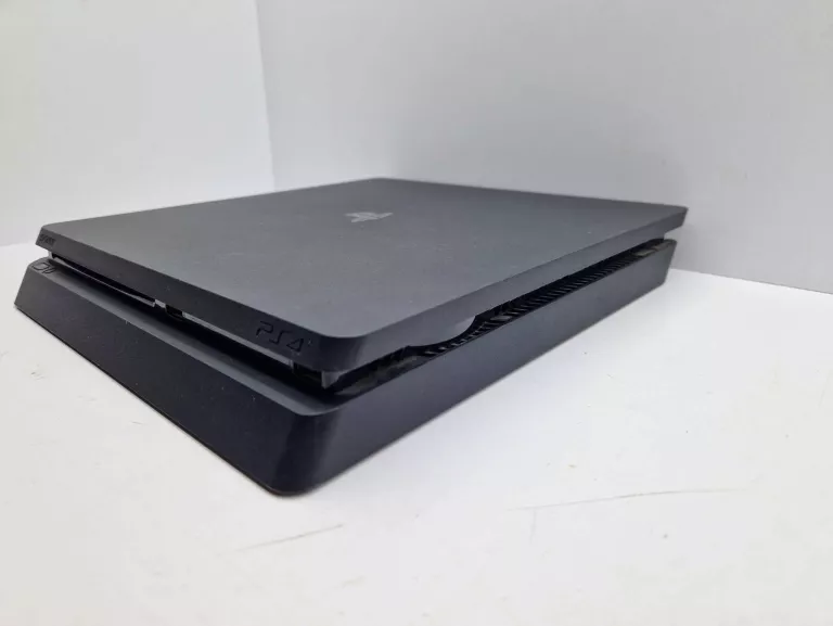KONSOLA PS4 SLIM 500 GB 2XPAD + OPIS