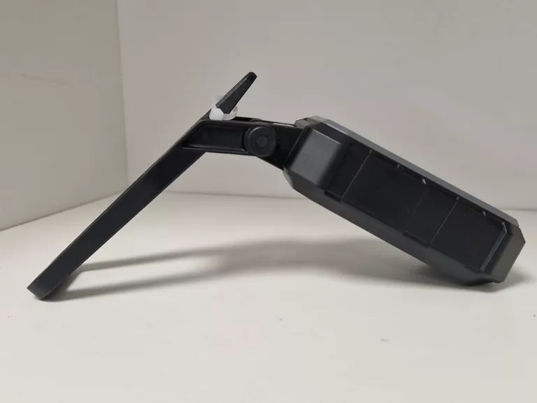 lampka-z-karabinczykiem-kolor-dominujacy-205826-225046