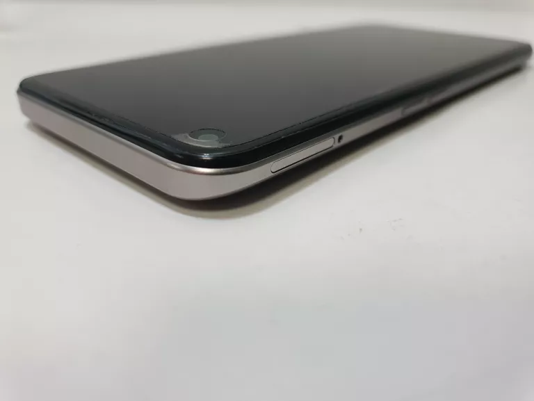 TELEFON REALME 8I