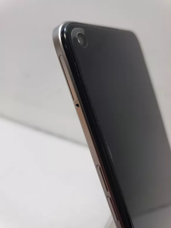 TELEFON REALME 8I