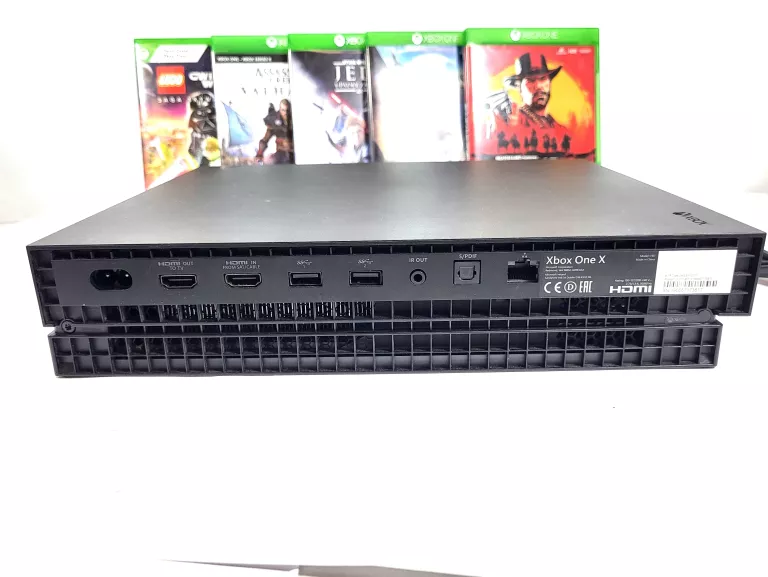 KONSOLA XBOX ONE X 1TB + 2XPAD + GRY