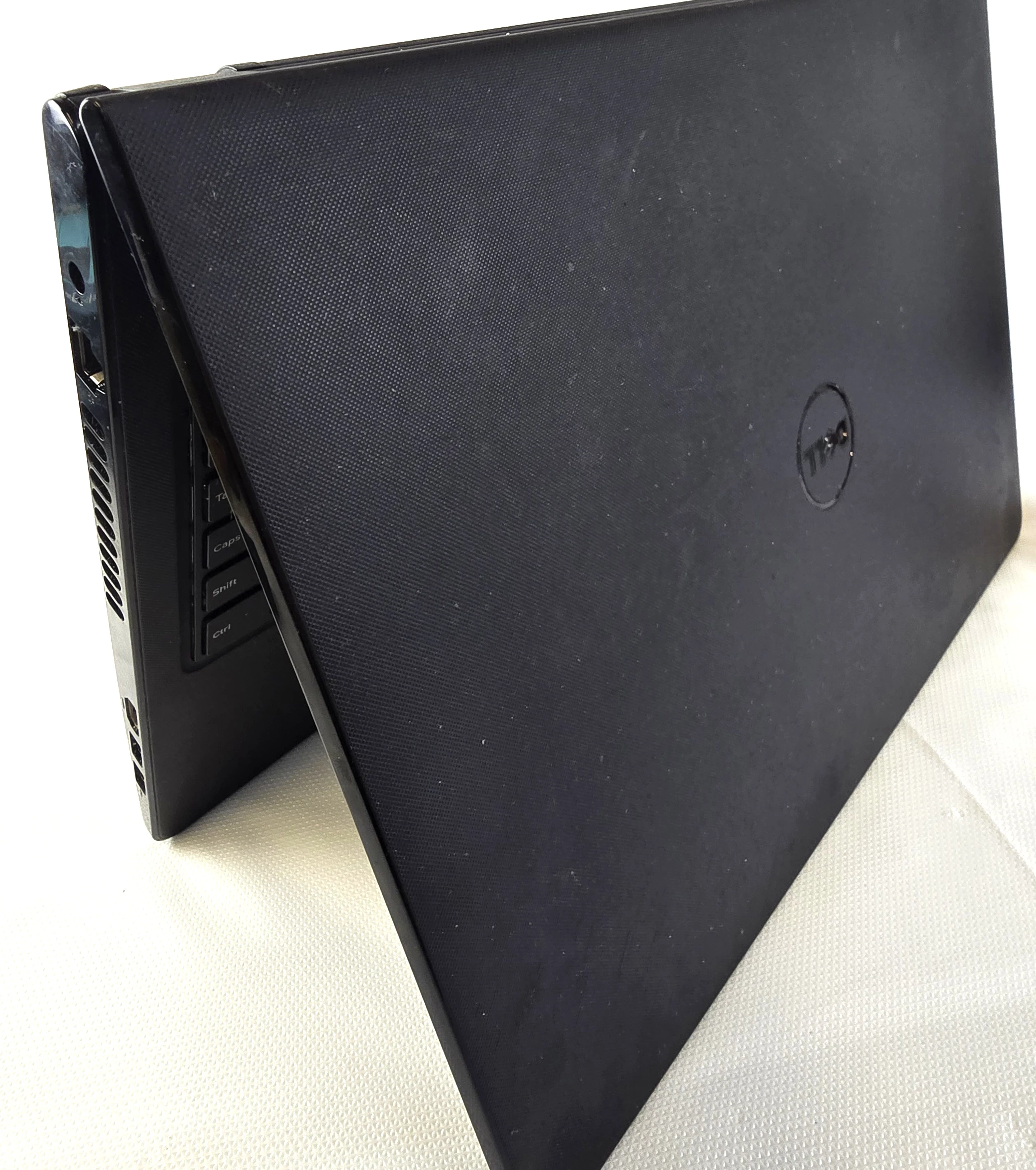 laptop-dell-inspiron-15-3567-intel-core-i3-6006u-win-11-home-przekatna-ekranu-1560
