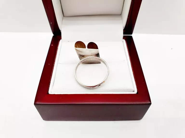 ŚLICZNY ELEGANCKI SREBRNY PIERŚCIONEK P925 3,61G R15