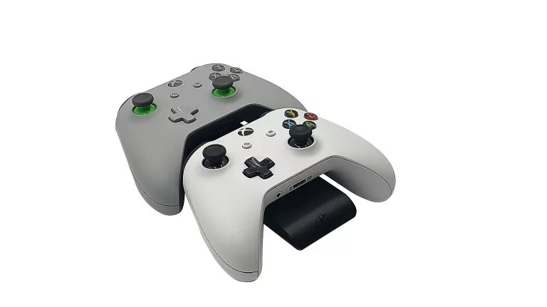 KONSOLA MICROSOFT XBOX ONE S 1TB MODEL 1681 + 2 PADY + ŁADOWARKA